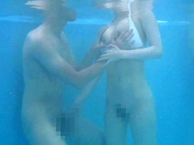 水中で中出しの素人参加型企画ｗｗｗ水着から巨根デカチン露出で水中ハメハメ近親相姦のヤバイやつｗ
