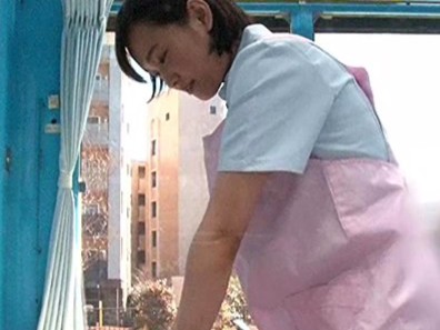 【お姉さんの中出しエッチ】「どうかしら？♡」美乳スレンダーなカワイイお姉さんが看護師風に大胆に！中出しエッチで本気モードの危険なプレイ♡