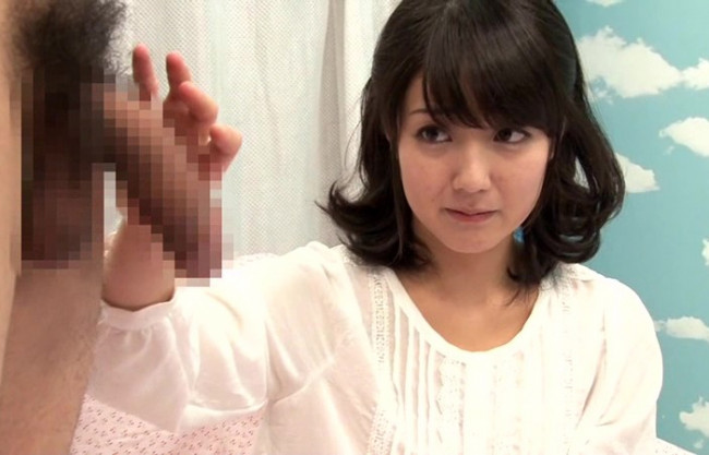 「初めてなの？気持ちよくしてあげる♡」デカパイえろすぎ美女が、筆おろしエッチで大活躍！エッチなカラダで誘惑し、初体験の男性を気持ちよくしちゃう！