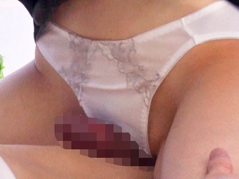 美乳カワイイスーツ姿の女の子が、素股からエッチに発展！エッチなカラダで誘惑し、男性を翻弄しちゃう！女の子の淫らな姿と、スーツ姿のエッチに興奮が止まらない！