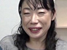 ≪熟女≫「気持ち良すぎちゃう///」デカパイムッチリボディな熟女を口説いてカメラの前で乱れる！熟女の色気がエロすぎる！