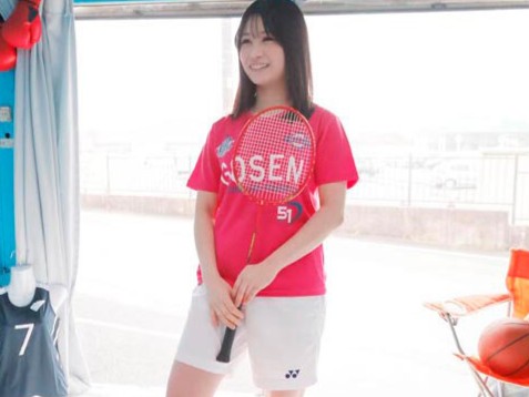 デカパイお姉さんがナンパされてエッチな要求に戸惑いながらも応えちゃう！スレンダーボディがたまらない♡