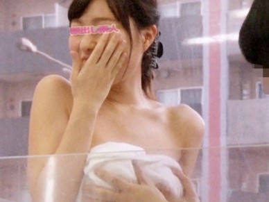 美乳スレンダーな美少女がカメラの前でドキドキの初挑戦！ウブな反応と敏感ボディがたまらない初エッチ！！