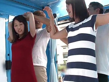 奥様方の隙だらけな姿と、リンパマッサージのエロさが男の欲望を刺激しまくり！