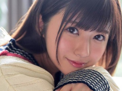 華奢なボディに美乳が、男の欲望を刺激しまくり！女の子の素直な反応と、本気で感じちゃう姿がエロすぎる！デビュー作とは思えない、大胆なエロさに驚き！